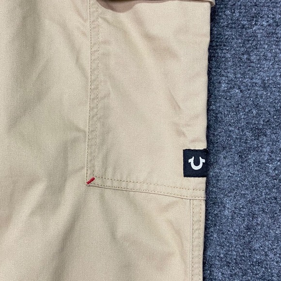 True Religion Men's Size 30X32 Travertine Belted Logo Cargo Pants 700379 NWT‎ - Picture 6 of 8